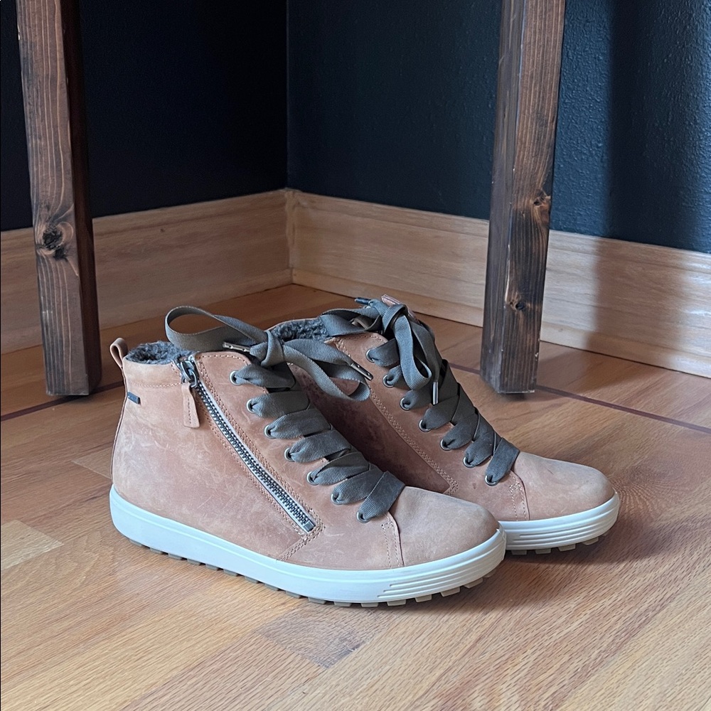 Ecco Tan Lace Up Boots
